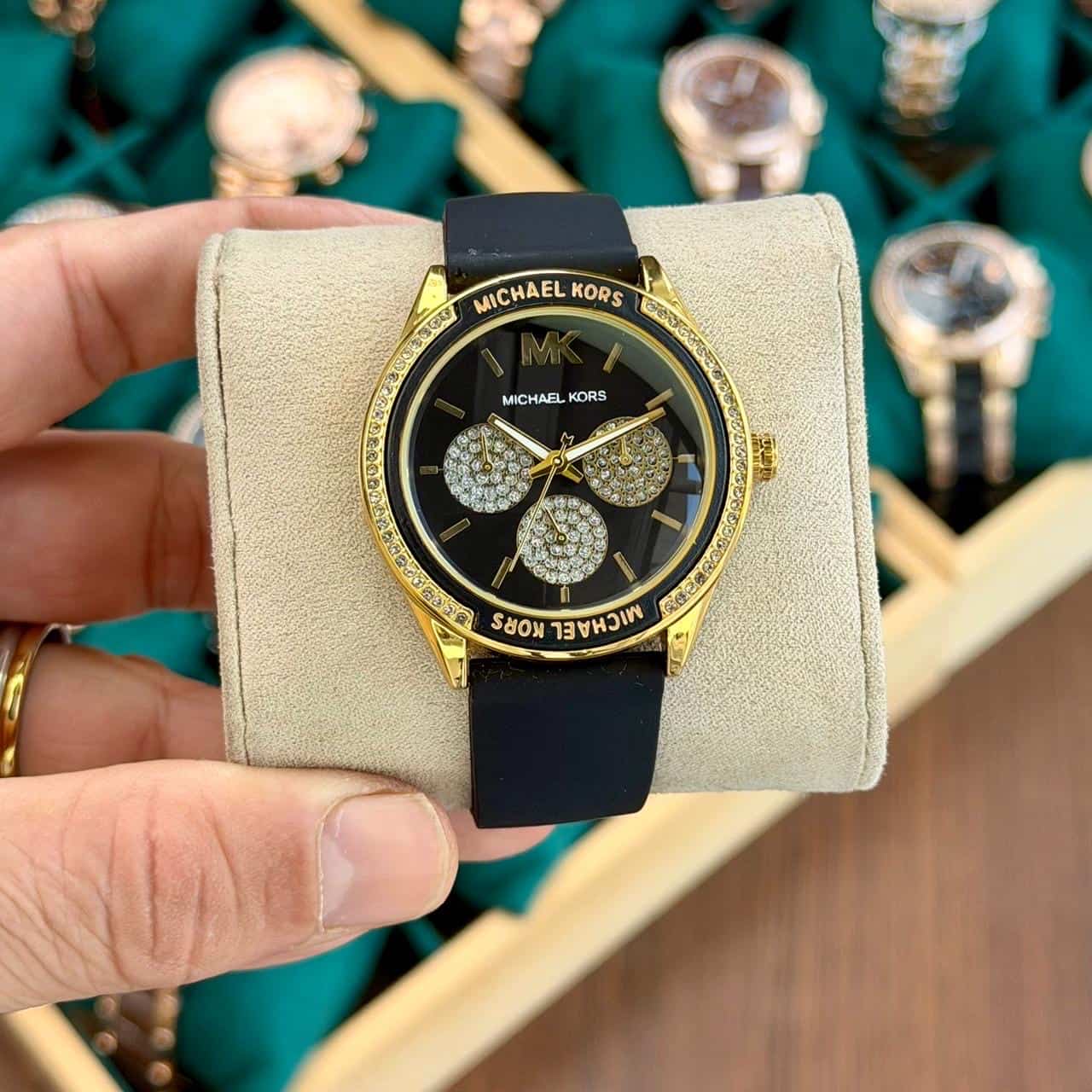 MICHAEKKORS_LADIES_GOLD-BLACK