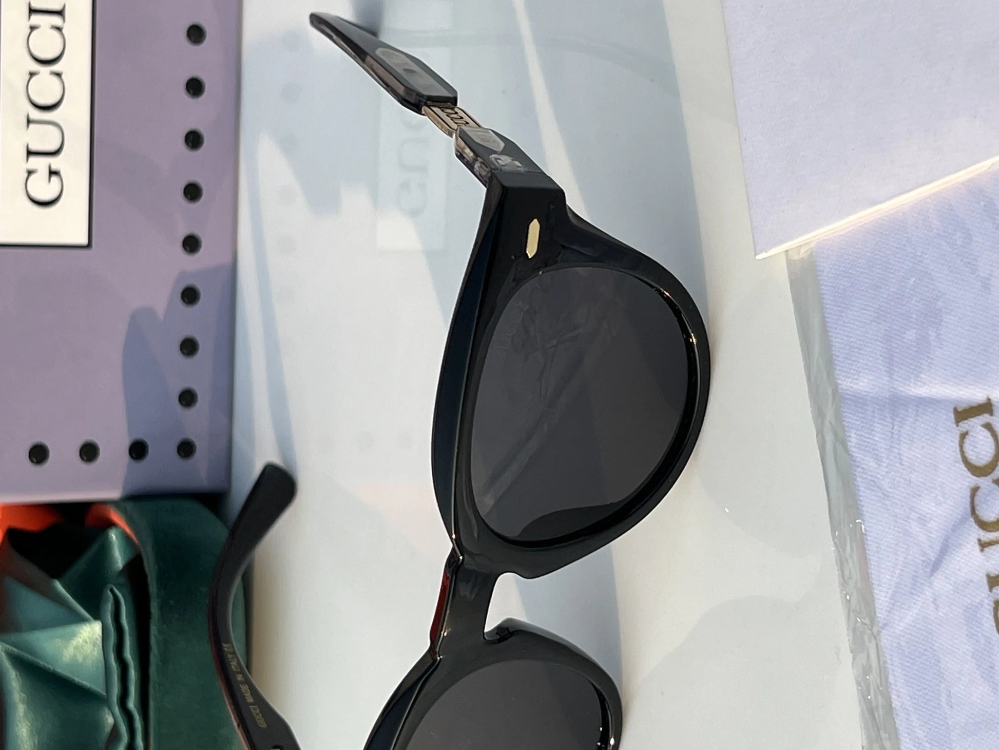 gucCI!_2921_black_gold