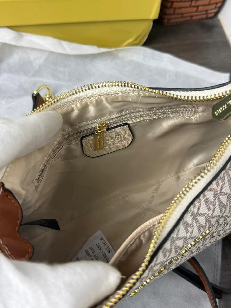 MICHAEL_KORS_Jetset Charm Sling Bag with Box 1072