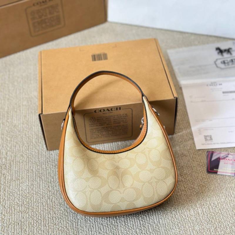 Coach_Carmen_Biege_Pebble_Leather_Shoulder_Bag5006