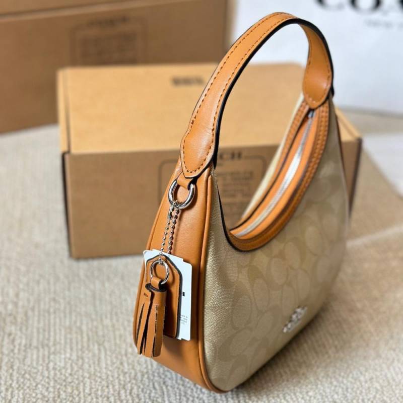 Coach_Carmen_Biege_Pebble_Leather_Shoulder_Bag5006