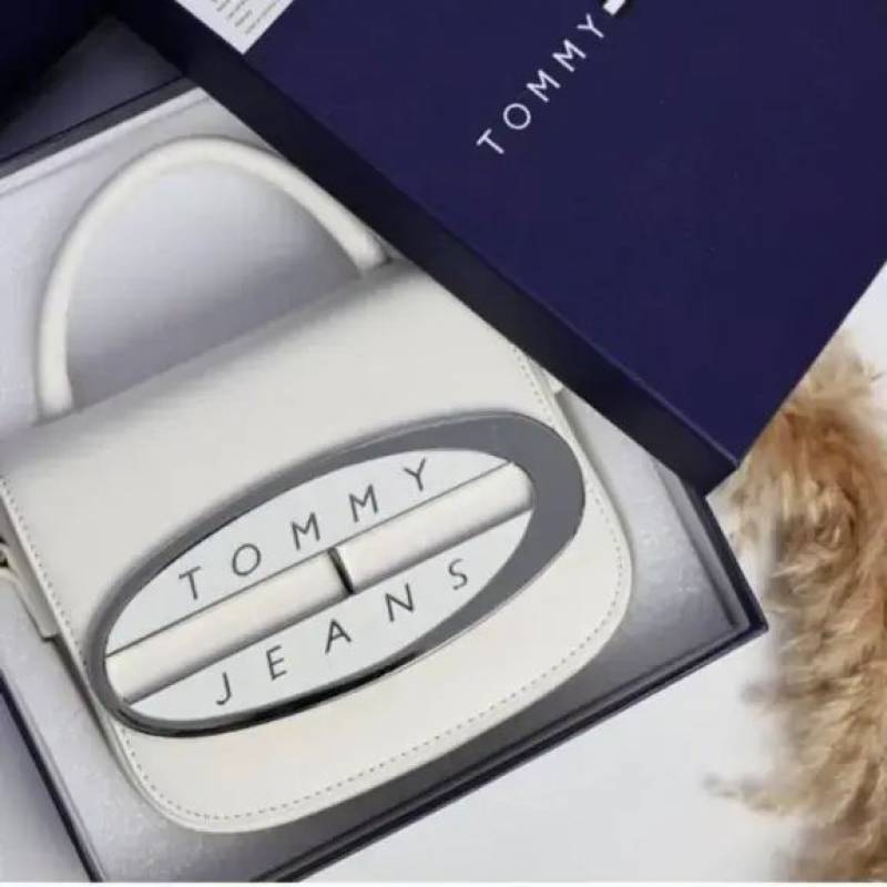 TOMMY JEANS HILFIGER PREMIUM WHITE CROSS BODY WITH BOX AND CARRY BAG