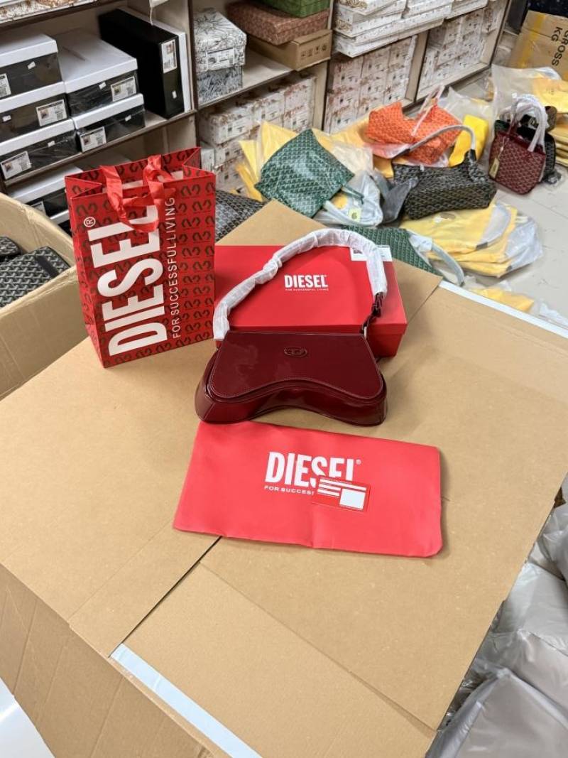 Diese_l Play Play Glossy Shoulder Bag With Box And Dust Bag Including Carry Bag