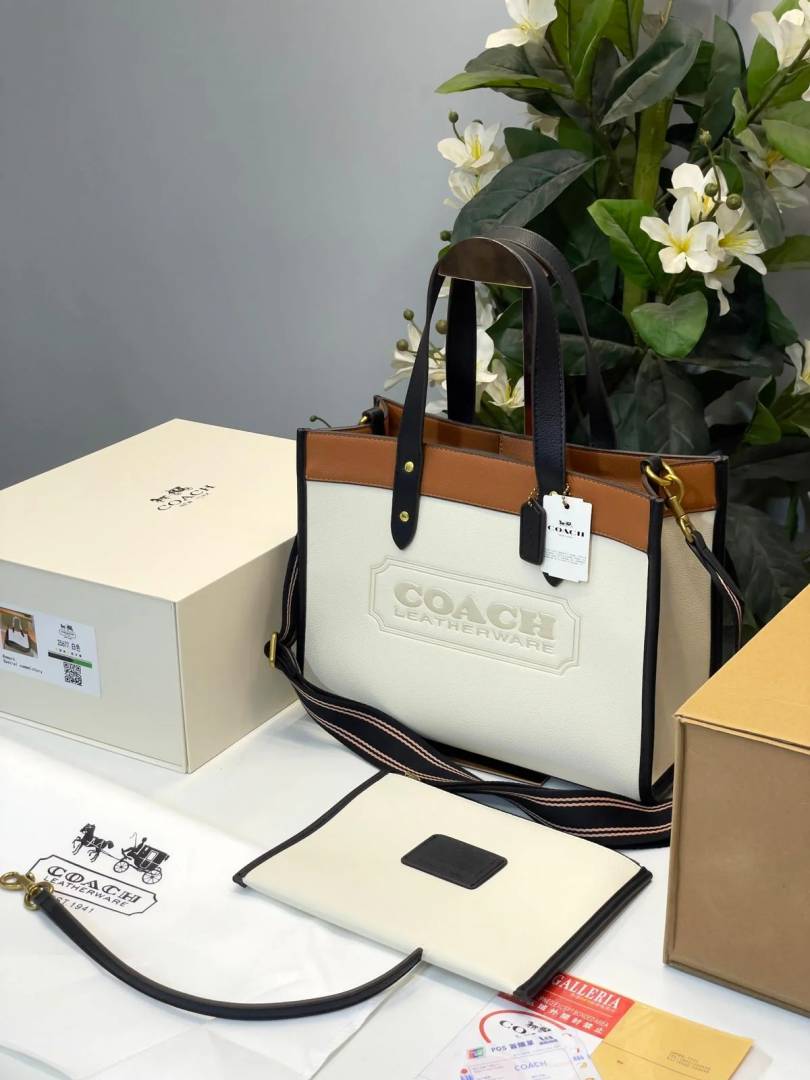 COAC.H FIELD 30 TOTE BAG WITH OG DOUBLE BOX