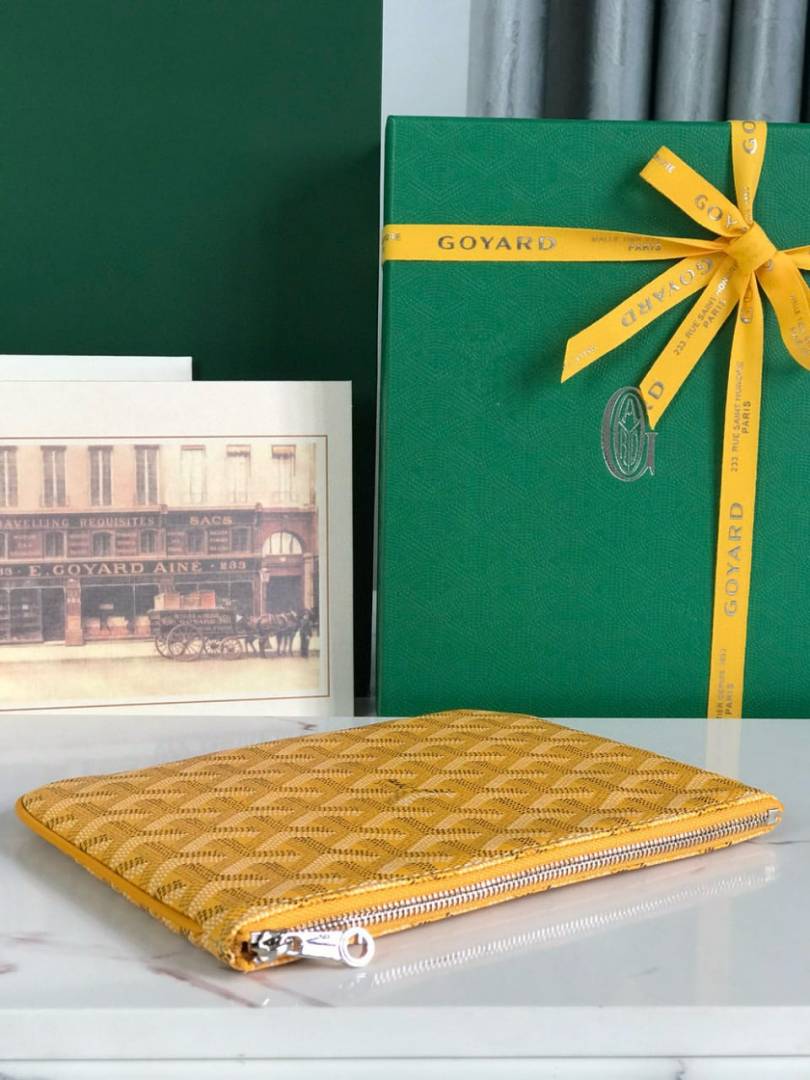 Goyard Snat MM pouch in Goyardine