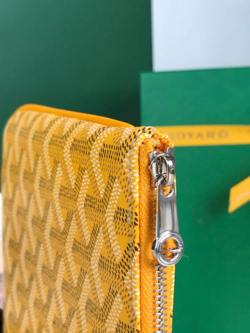 Goyard Snat MM pouch in Goyardine
