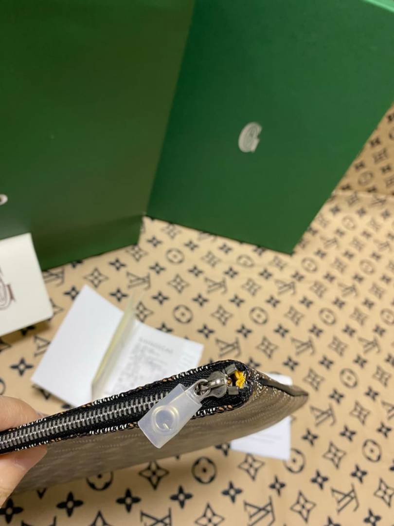 Goyard Snat MM pouch in Goyardine