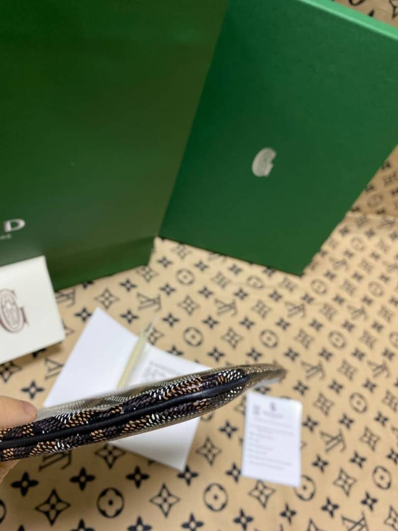 Goyard Snat MM pouch in Goyardine