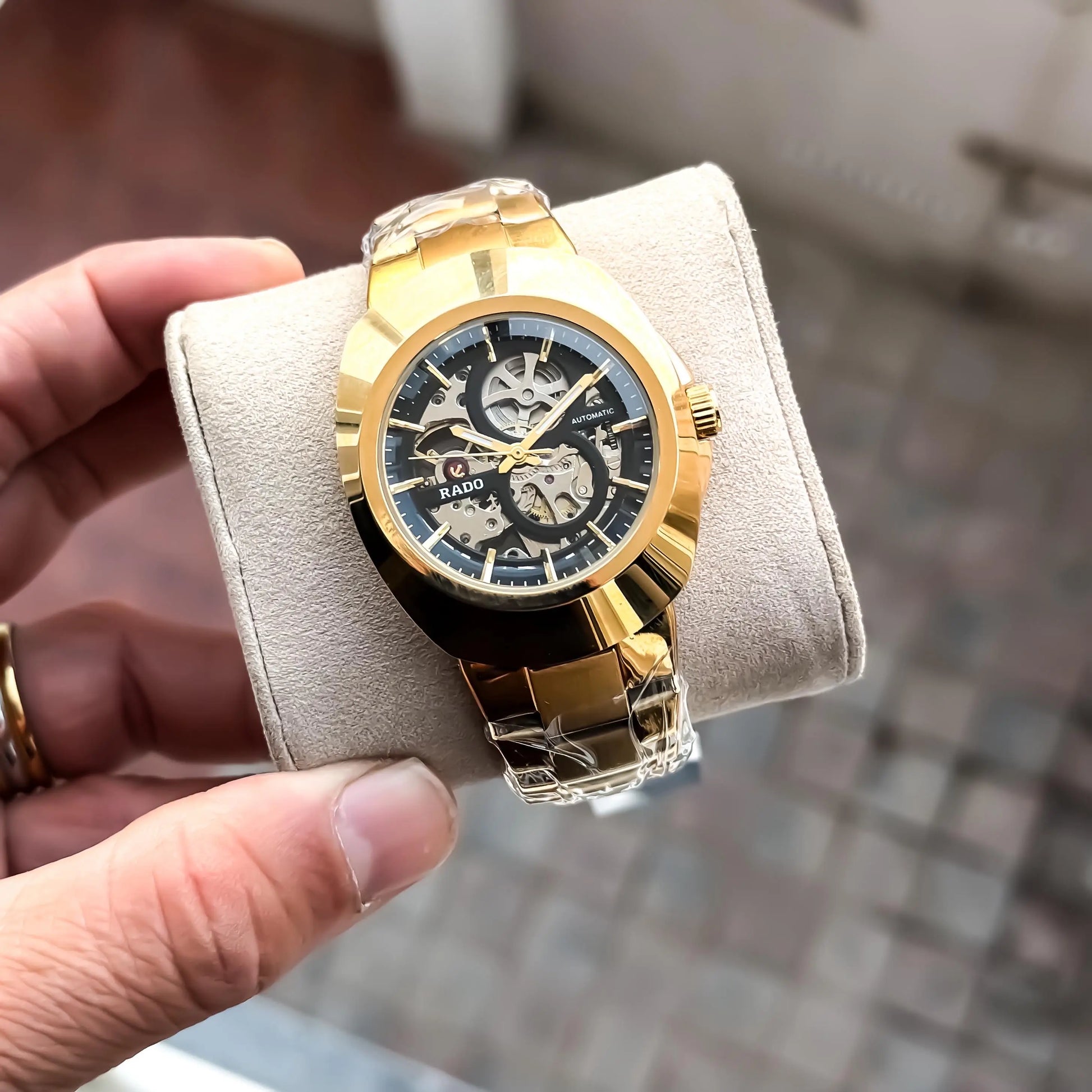 RADO_AUTO_GOLD-BLACK