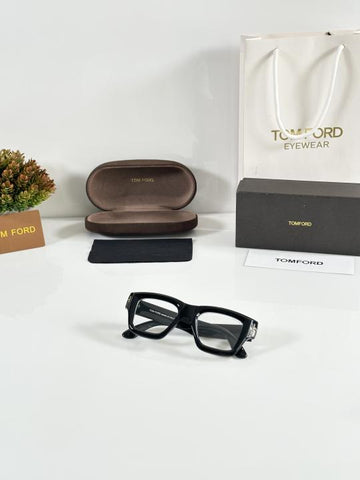 TOM/FORD 184